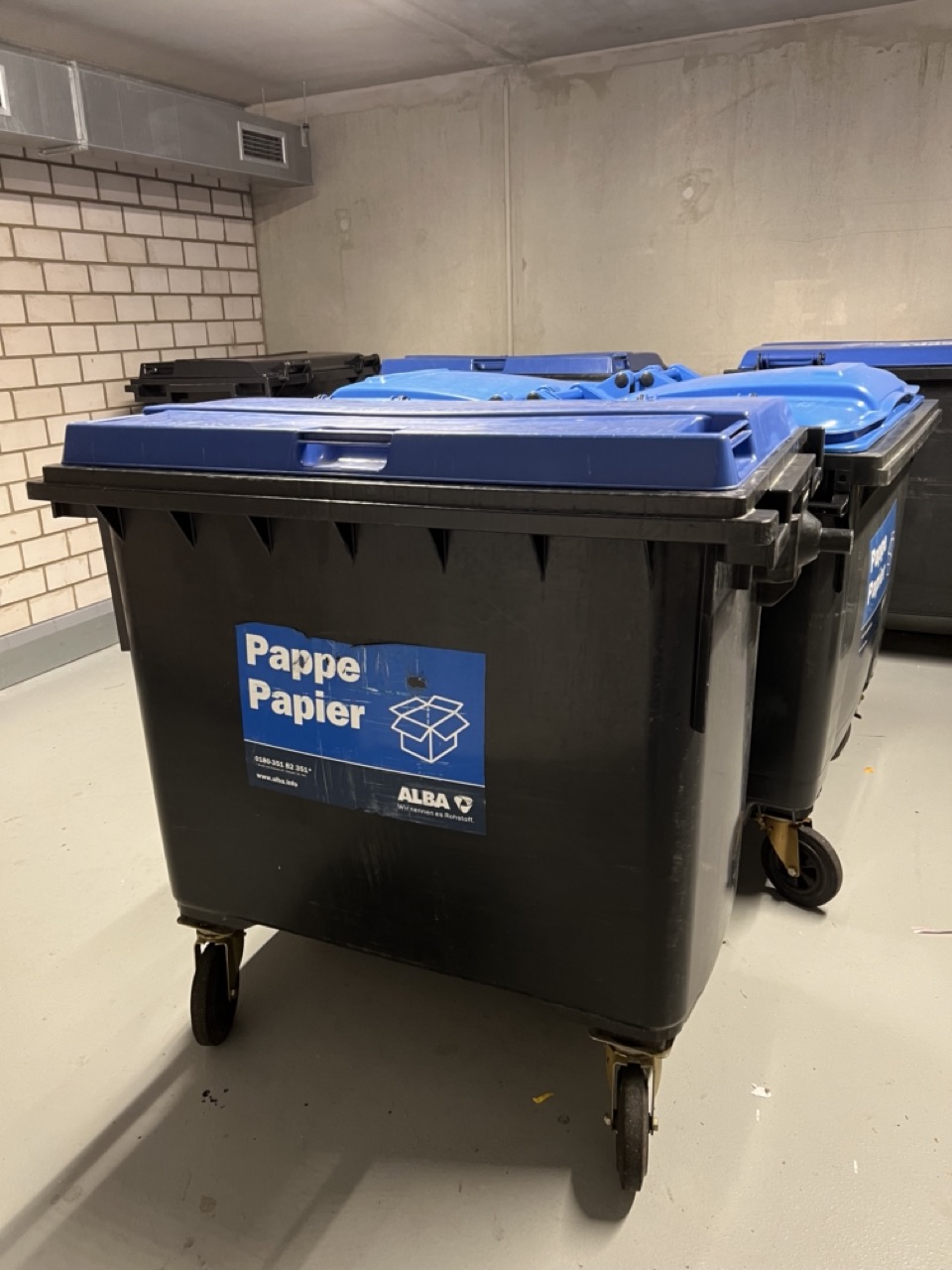 Берлин | Контейнер для переработки бумаги